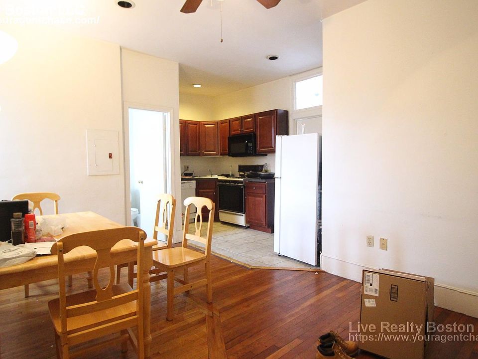 2nd image of 141 Kenrick St #4