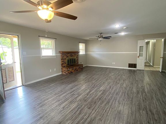 2nd image of 2433 Campus Ct