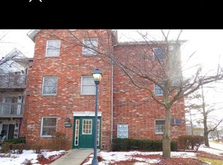 4302 W Shamrock Ln APT 1A, McHenry, IL 60050