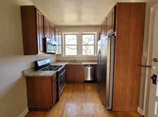 2434 W Fargo Ave APT 3, Chicago, IL 60645