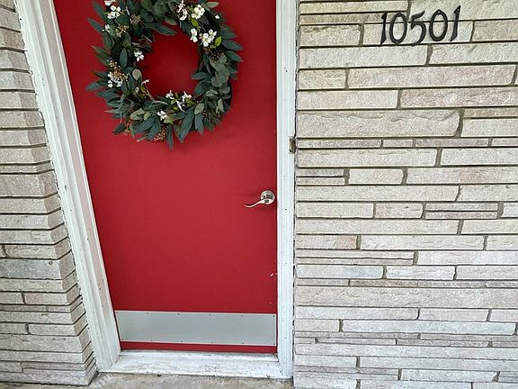 4th image of 10501 Plum Creek Dr
