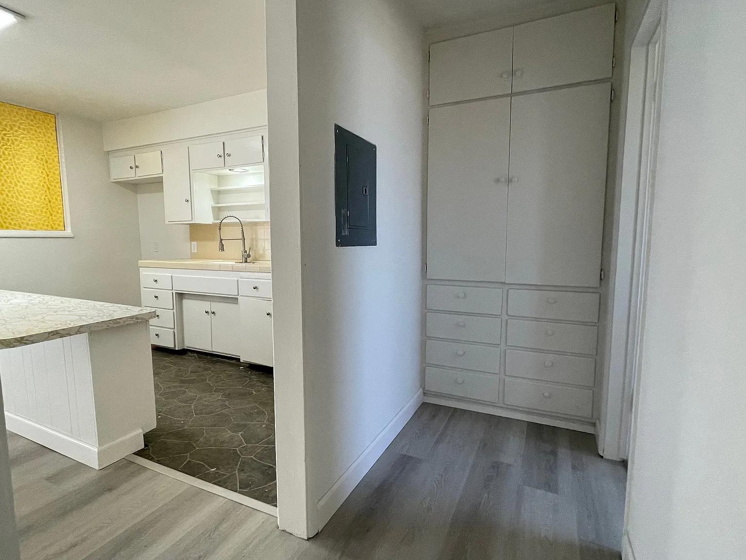 2 bed, 700 sqft, $2,100 — Photo 4