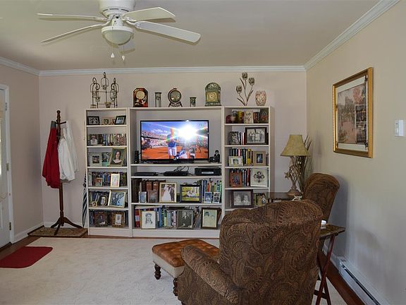 4th image of 602 S Elm St