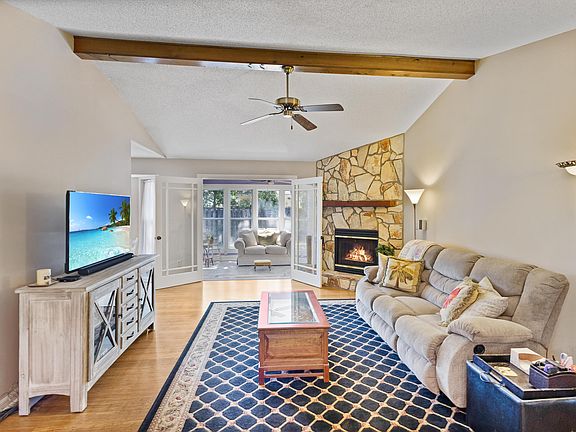 2nd image of 1567 Meadowbrook Ct