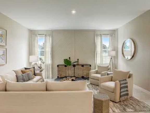 5th image of 721 Crown Rose Dr