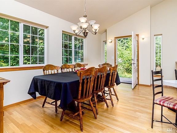4th image of 221 E Timber Tiger Ln