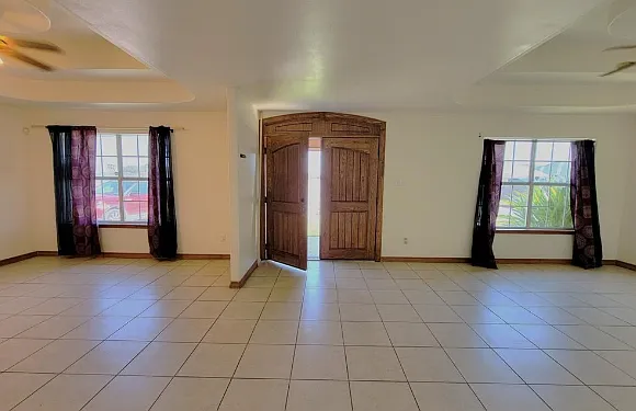 5 bed, 2115 sqft, $1,950 — Photo 2