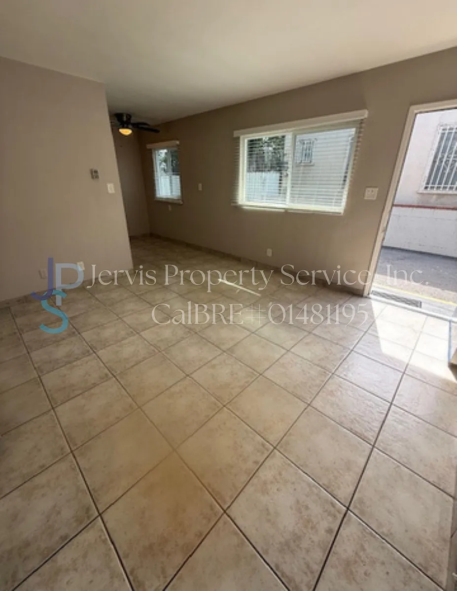 Building Photo - 6034 Clarkson Ave #2