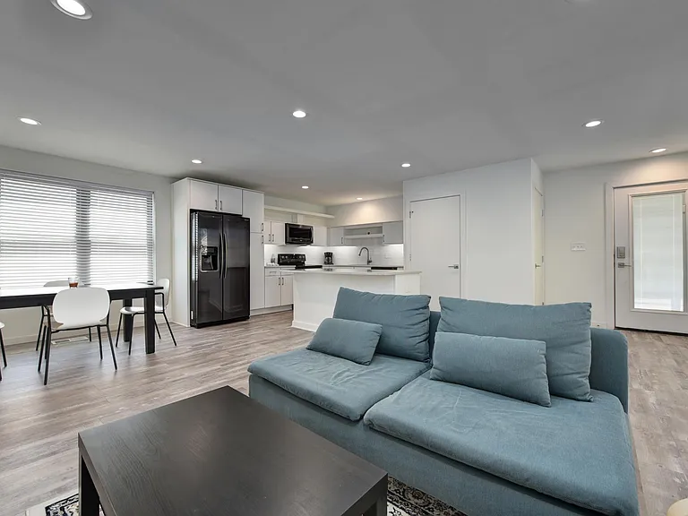2206 W 6th St #2 — Photo 12