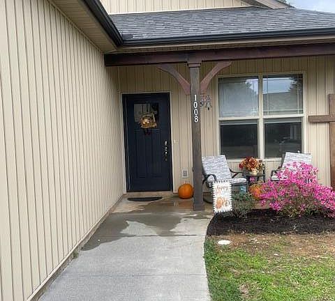 3rd image of 1008 Towns View Dr