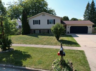 503 N Wickshire Ln, Durand, MI 48429