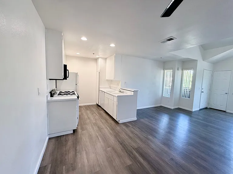 Oakdale Apartments (Village Palm Apartments) — Photo 2
