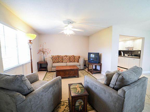 2nd image of 55 Burgundy Dr #B