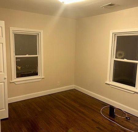 4th image of 136 W 8th Ave