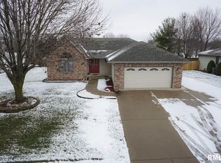2508 Shadow Chaser Dr, Springfield, IL 62711