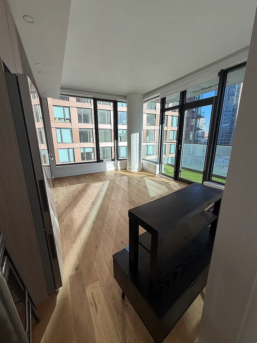 12 Rockwell Place — Photo 1