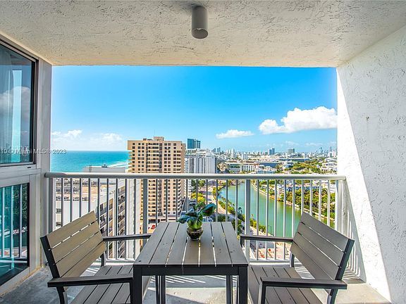 4th image of 2655 Collins Ave #Penthouse 02-04