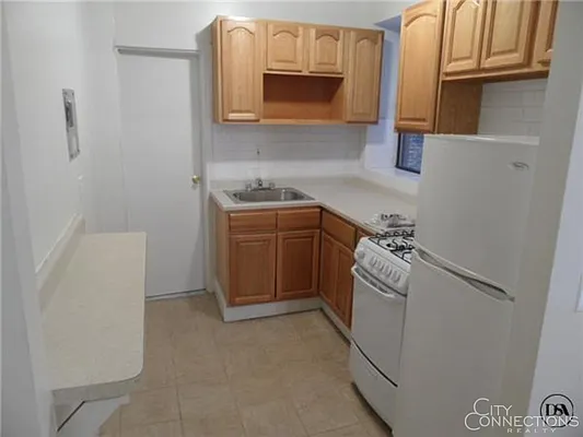 Rented by City Connections Realty | media 17