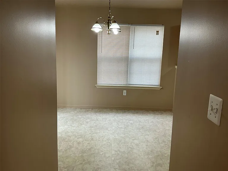 48161 Nottinghill Ln — Photo 14