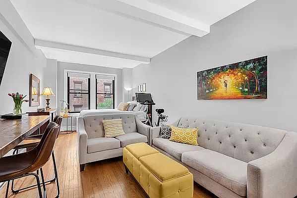 1st image of 121 W 72nd St APT 5G