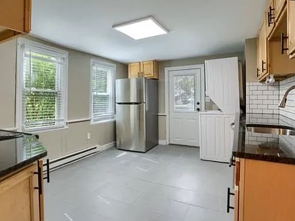 4th image of 112-120 E Louther St