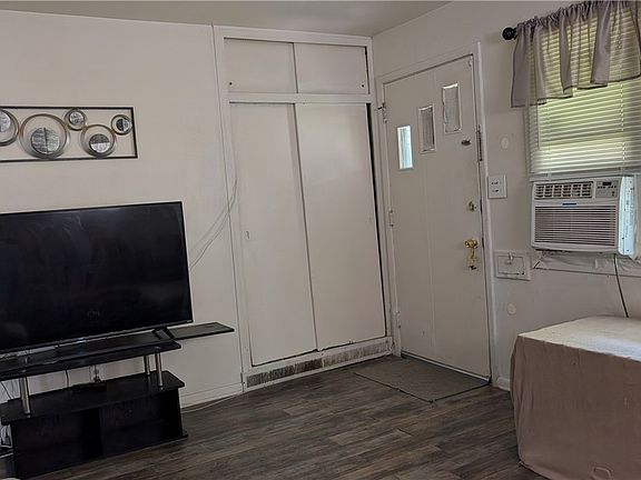 3rd image of 14909 Lotus Dr
