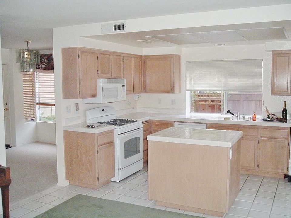 2nd image of 1704 Landing Dr