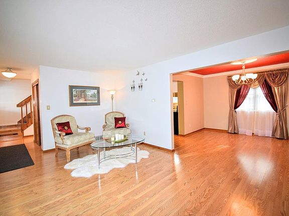 4th image of 1303 Waldenwood Ln NE