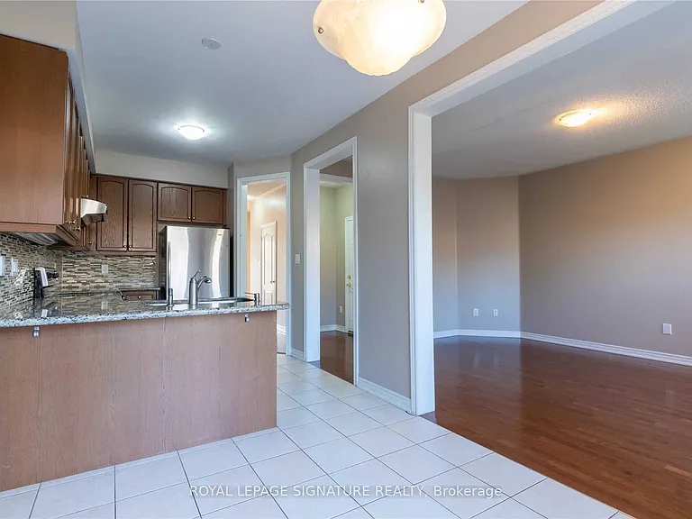 128 Holmes Cres — Photo 9