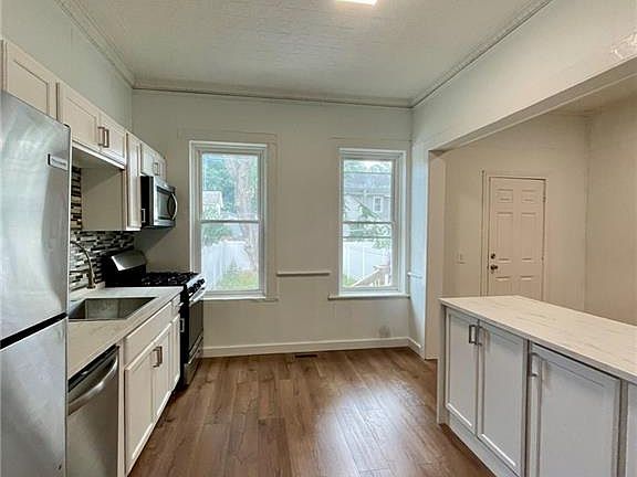 4th image of 48 Hammond St #48