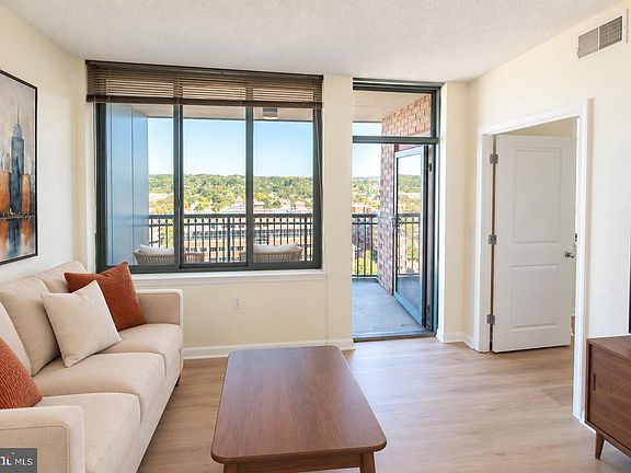 3rd image of 851 N Glebe Rd APT 1714