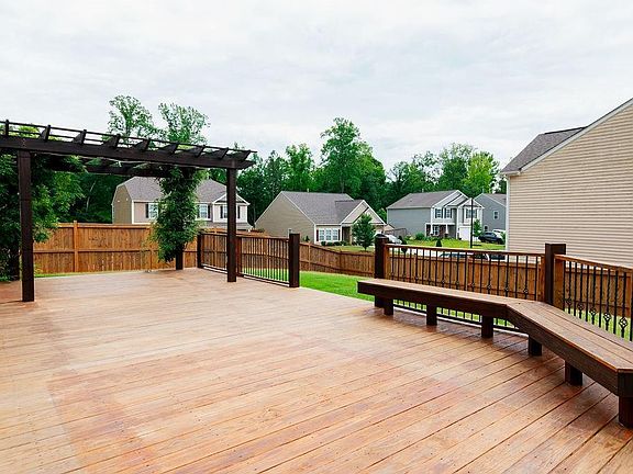3rd image of 102 Hilliard Ct
