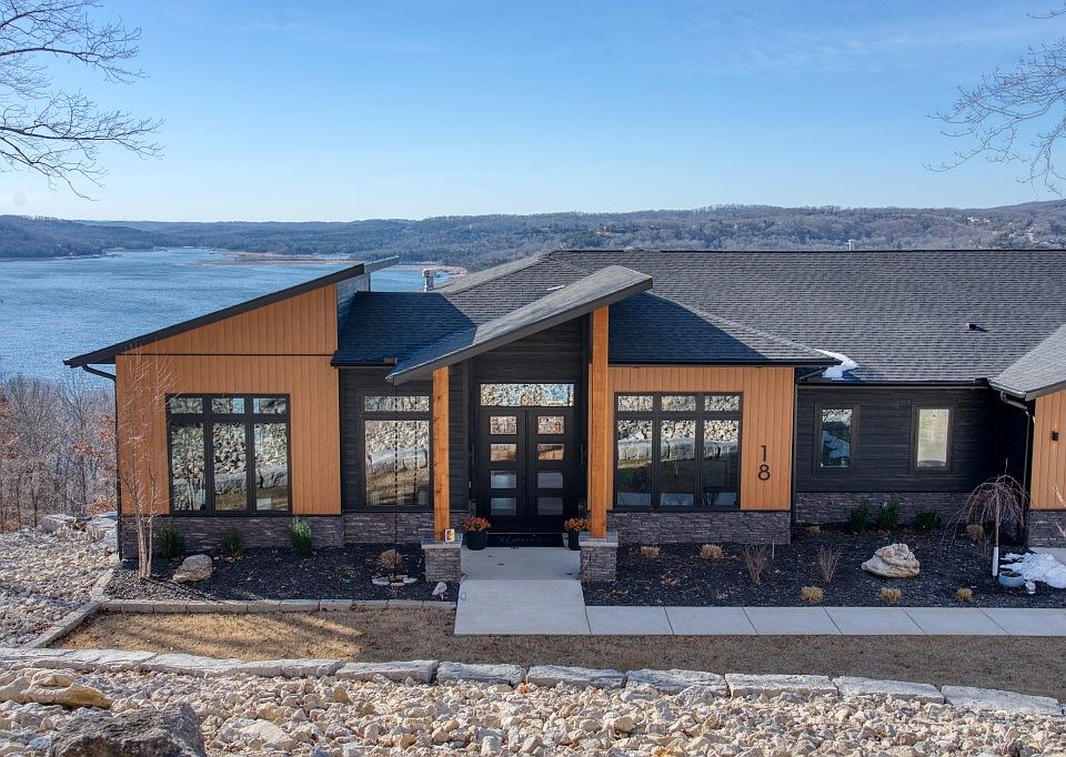 1st image of 18 The Pointe Dr