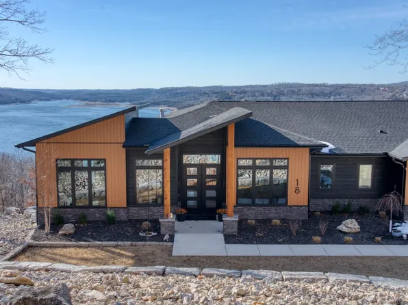 18 The Pointe Dr, Holiday Island, AR 72631