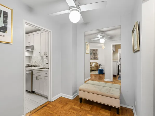 310 Lexington Avenue image 7 of 12