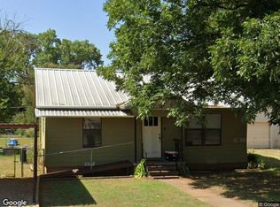 407 E Jefferson Ave, Iowa Park, TX 76367