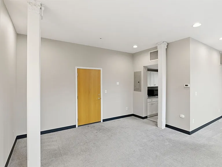 21 Linden St #212 — Photo 7