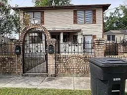 3 bed, 1.0 bath, 840 sqft, $1,200 — Photo 1