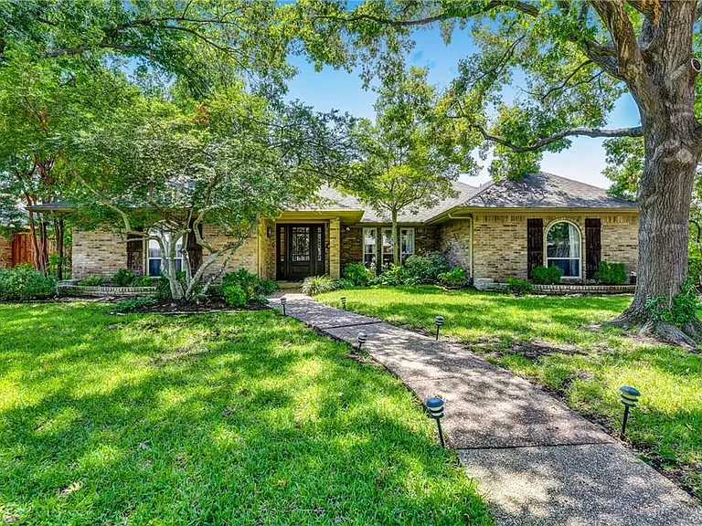3612 Cross Bend Rd — Photo 1