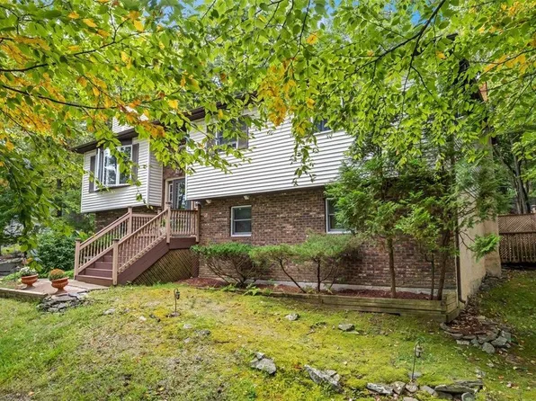 168 Faber Cir, Tannersville, PA 18372