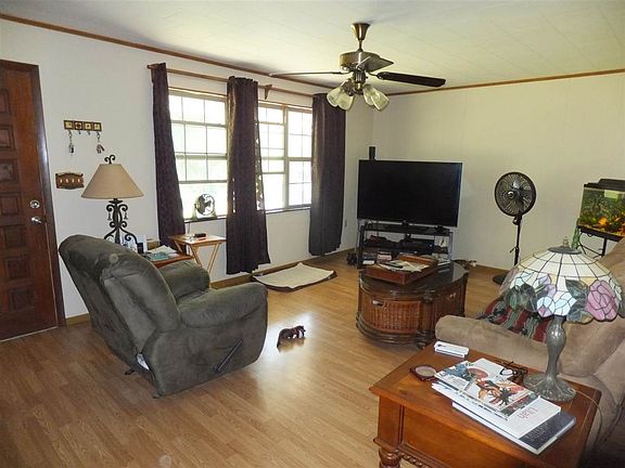 3rd image of 890 English Mountain Rd