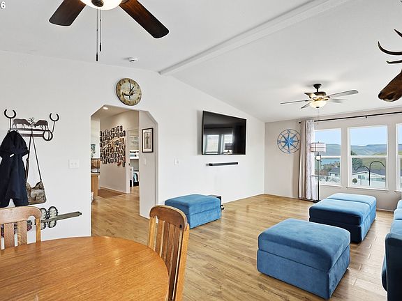 3rd image of 1265 Wright Rd