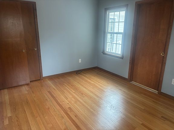 4th image of 8192 Oak St