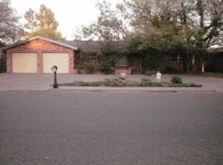 2003 Longhorn Dr, Levelland, TX 79336