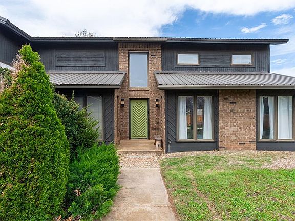 2nd image of 1917 Bowling Green Pl