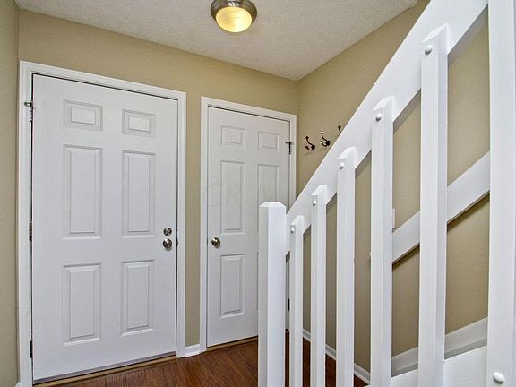 4th image of 4095 Meadowleigh Way
