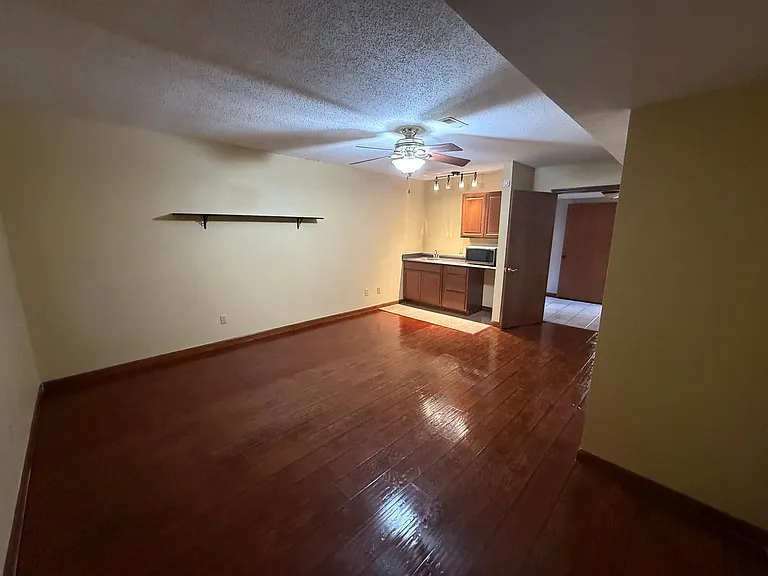 1201 Eastbrook Dr — Photo 31