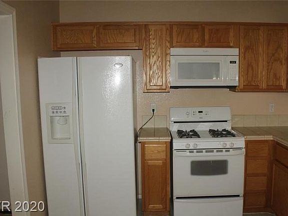 3rd image of 7260 Victoria Oak Ct