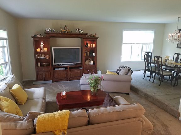 3rd image of 156 W Cunningham Dr