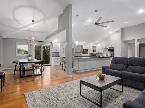 6800 W 66th St, Overland Park, KS 66202